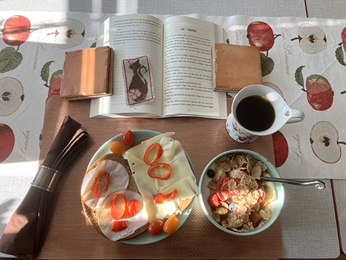 Söndagsfrukost med läsning