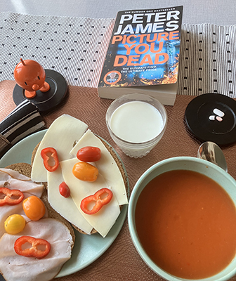 Gazpacho mackor med kalkon o ost paprika tomater Hopptimisten o Picture you dead