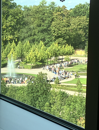 Köande till Antikrundans inspelning i Barockträdgården Uppsala den 3 september 2024