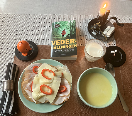 Mackor och thaisoppa Hopptimisten och Vedergällningen tänt ljus Mackor och thaisoppa Hopptimisten och Vedergällningen tänt ljus