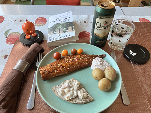 Makrill med potatis romsås knäcke med gubbröra öl Hopptimisten och Ett nödvändigt slut