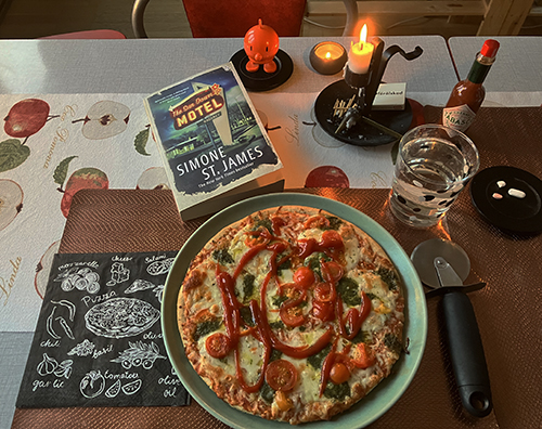 Mozarellapizza tända ljus Hopptimisten o The Sun Down Motel Mozarellapizza tända ljus Hopptimisten o The Sun Down Motel