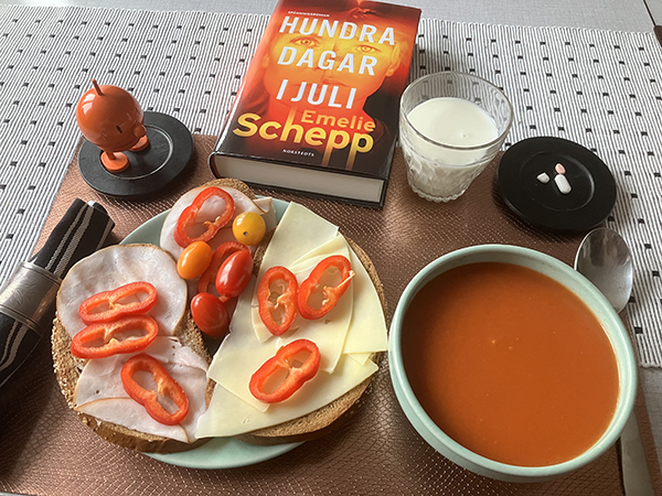 Orange kvällsmat gazpacho mackor Hopptimisten Hundra dagar i juli paprika tomater