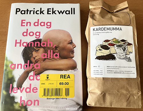 Boken En dag dog Hannah alla andra dagar levde hon o kardemummakaffe