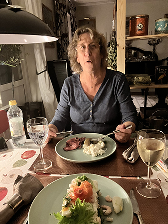 FEM äter rostbiff och jag smörgåstårta