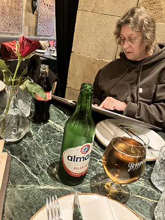 FEM kikar på Byblos meny Almazaöl till mig