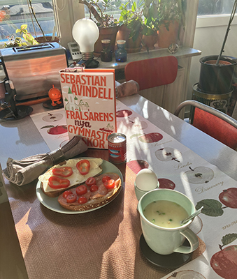 Hemmalunch o Frälsarens nya gymnastikskor