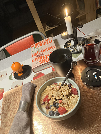 Onsdagsfrukost med Hopptimisten Frälsarboken o tända ljus