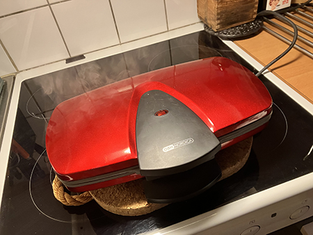 Våffeljärn på spisen