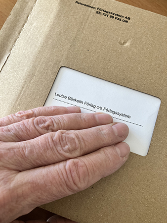 Brunt paket från LB Förlag