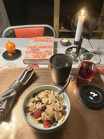 Måndagsfrukost med tända ljus Hopptimisten o Frälsaren