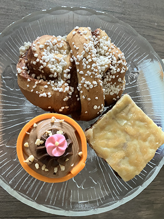 Gofika från Triller kanelbulle o toscabrownie t FEM noisette till mig