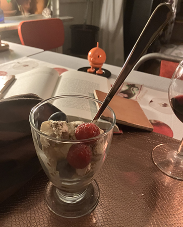 Hasselnötsglass med blåbär och hallon Hopptimisten o bokuppslag