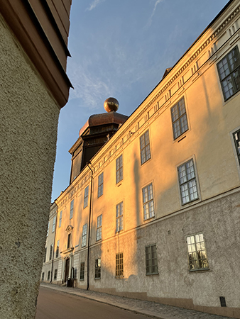 Gustavianum i morgonsol oktober 2024