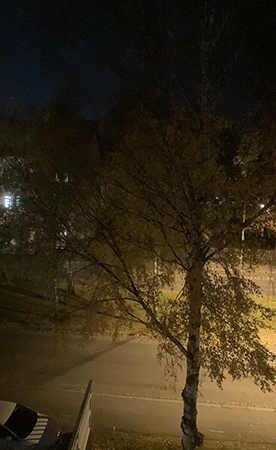 Oktobermorgon mot St Olofsgatan fotad genom sovrumsfönstret