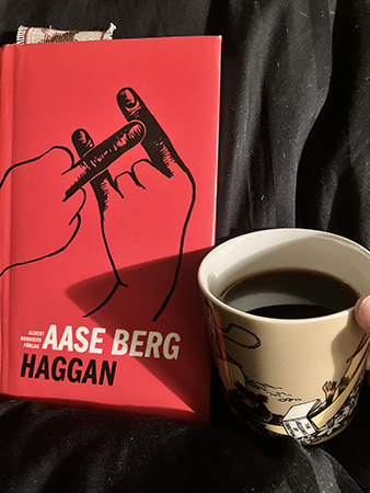 Boken Haggan och kaffe på sängen