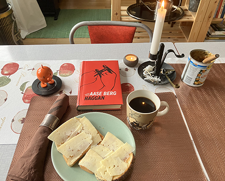 Rostat bröd och kaffe Hopptimisten och Haggan