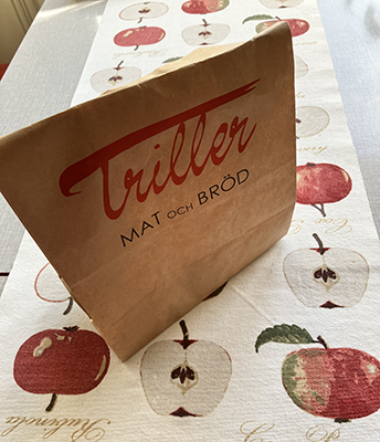 Påse från Triller på köksbordet äpplelöparen
