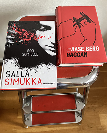 Böckerna Röd som blod och Haggan