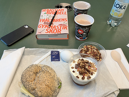 Jobblunch onsdag med Frälsarens nya gymnastikskor