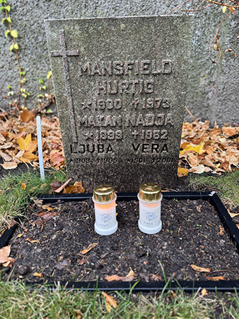 Ljus på farmors o farfars o mostrarnas grav allhelgona 2024