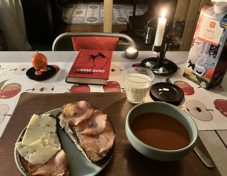 Mackor o gazpacho med Hopptimisten Haggan o tända ljus