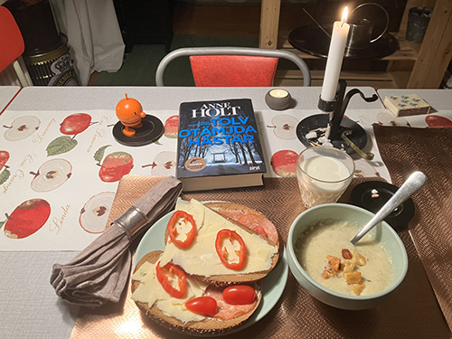 Onsdagskvällsmat jordärtskockssoppa by Anna Hopptimisten Tolv otämjda hästar Onsdagskvällsmat jordärtskockssoppa by Anna Hopptimisten Tolv otämjda hästar