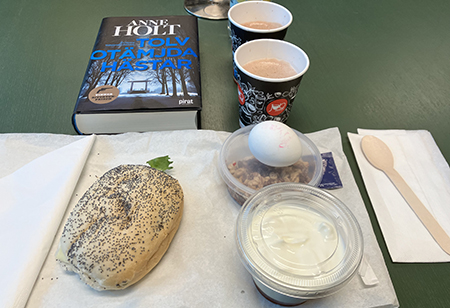 Onsdagslunch på jobbet med Tolv otämjda hästar Onsdagslunch på jobbet med Tolv otämjda hästar