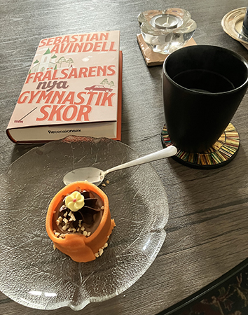 Söndagsfika med Frälsarens nya gymnastikskor och noisette Söndagsfika med Frälsarens nya gymnastikskor och noisette
