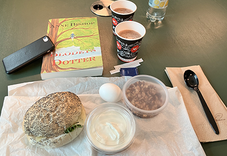 Tisdagslunch på jobbet med Blodets dotter Tisdagslunch på jobbet med Blodets dotter