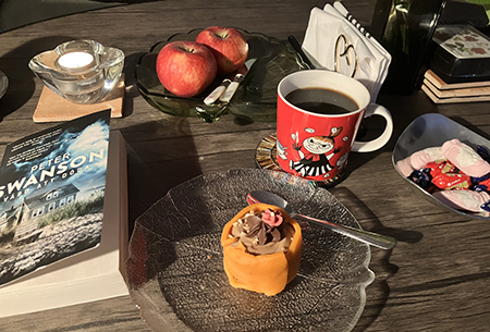 Eftermiddagsfika med Noisette och boken Värd att döda Eftermiddagsfika med Noisette och boken Värd att döda