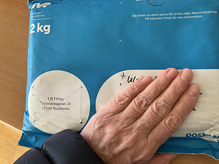 Ett blått paket från LB Förlag