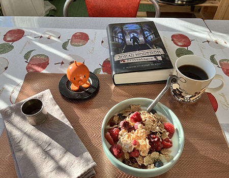 Filfrukost med kardemummakaffe Hopptimisten och Drottningen Filfrukost med kardemummakaffe Hopptimisten och Drottningen