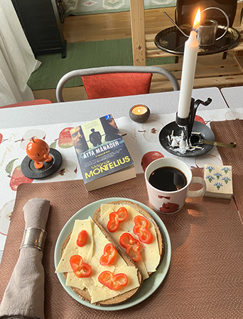 Lördagsfrukost med ostmackor o spetspaprika Hopptimisten och Åtta månader Lördagsfrukost med ostmackor o spetspaprika Hopptimisten och Åtta månader