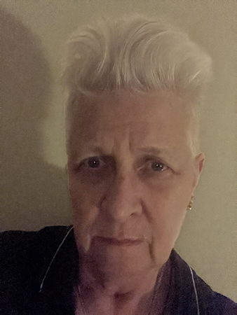 Selfie med skugga i hallen kväll