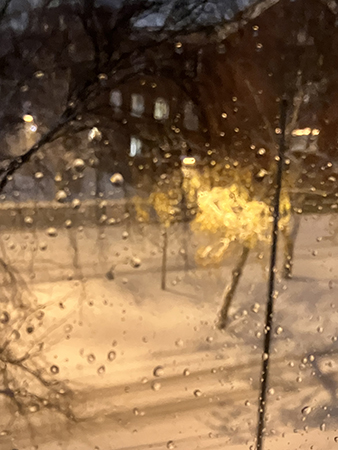 Snö på St Olofsgtan ons kväll 20 nov 2024