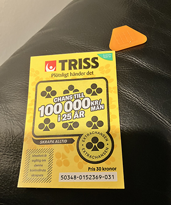 Trisslott och orange skrapare