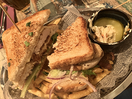 Club Sandwich på Happy Duck Bar