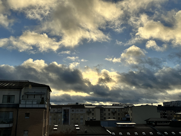 Dramatiska förmiddagsmoln i november 2024