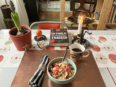 Filfrukost med Hopptimisten hyacint En familjetragedi och tända ljus