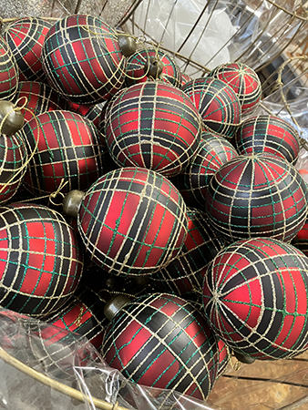 Julkulor i grönt och rött Julkulor i grönt och rött