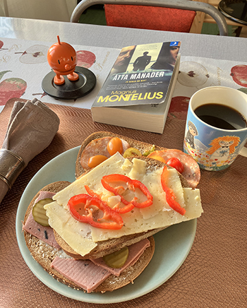 Onsdagsfrukost med mackor Hopptimisten och Åtta månader