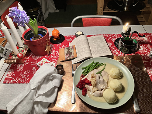 Kalkonbröst med stuffing haricots verts potatismos sås o tranbär