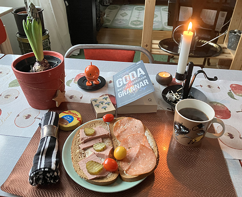 Lunch o eftermiddagsfika mackor Choco moment Goda grannar Hopptimisten