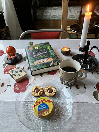 Söndagsfika med Ballerina Choco Moments Hopptimisten Dödens lustgård o tända ljus