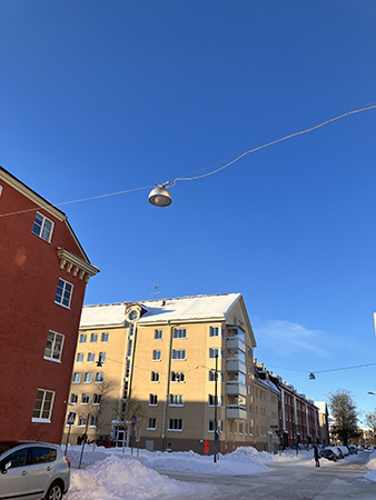 Blå himmel novembervinterdag
