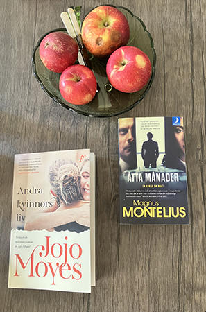 Böckerna Andra kvinnors liv och Åtta månader samt ett fat med röda äpplen Böckerna Andra kvinnors liv och Åtta månader samt ett fat med röda äpplen