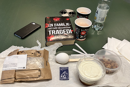 Jobblunch med boken En familjetragedi