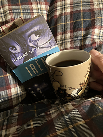 Irène o kaffe på sängen