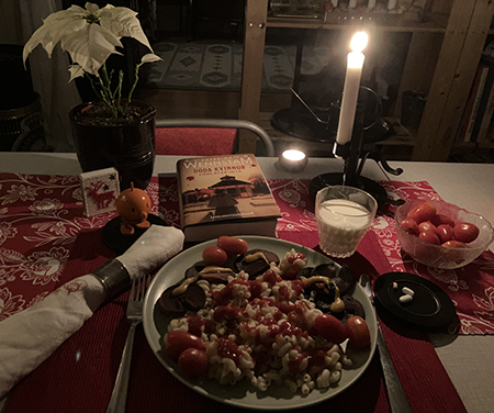 Kycklingkorv o makaroner Döda kvinnor förlåter inte Hopptimisten